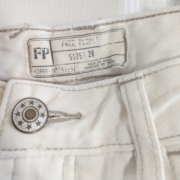 NEW Free People 90s Jax Patched Button Fly Raw Hem
Straight Jeans - Picture 4 of 9